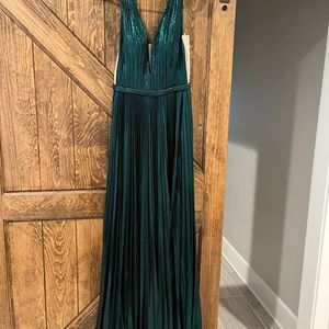 Stunning green formal gown! Worn once, perfect condition